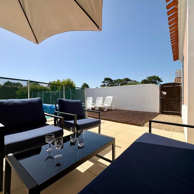 Maison 2 Chambres avec Piscine Privée à Saint Jean de Monts - FR-1-323-439 - Maison de Vacances - 24