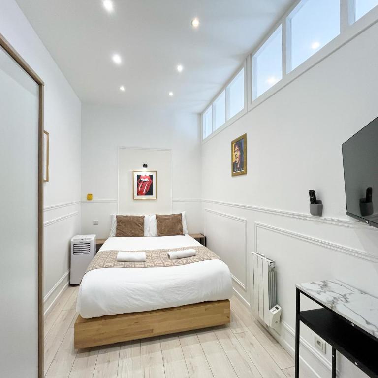 UrbanFlat 68 - Paris Center Rolling Stones Apartment - Apartment - 12
