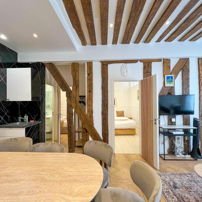 UrbanFlat 68 - Paris Center Rolling Stones Apartment - Apartment - 13