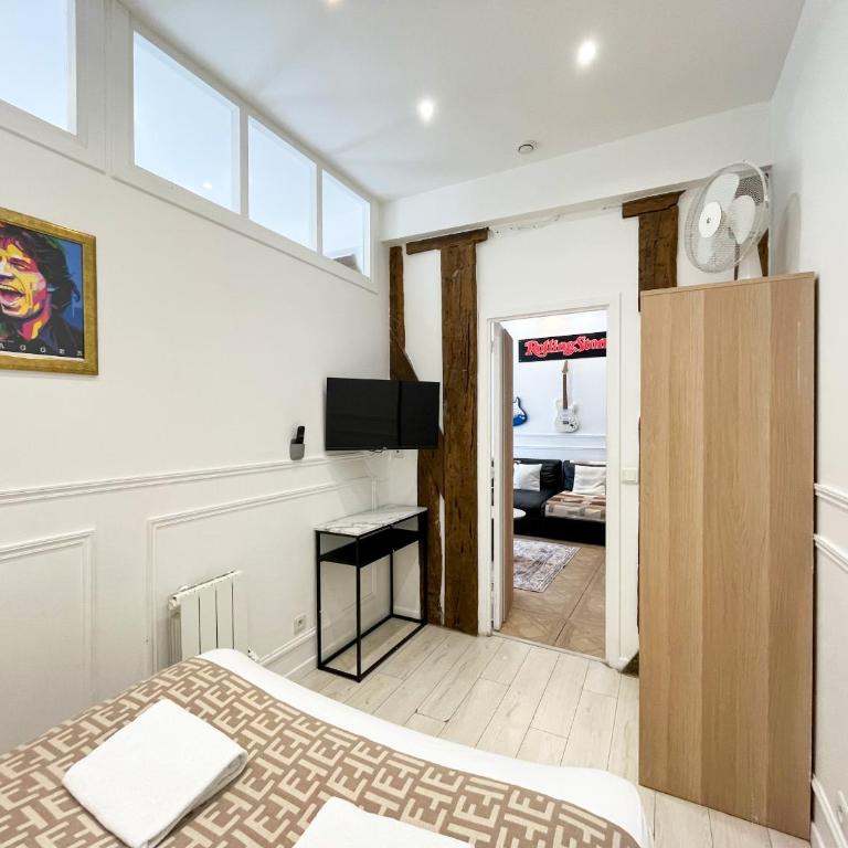 UrbanFlat 68 - Paris Center Rolling Stones Apartment - Apartment - 16