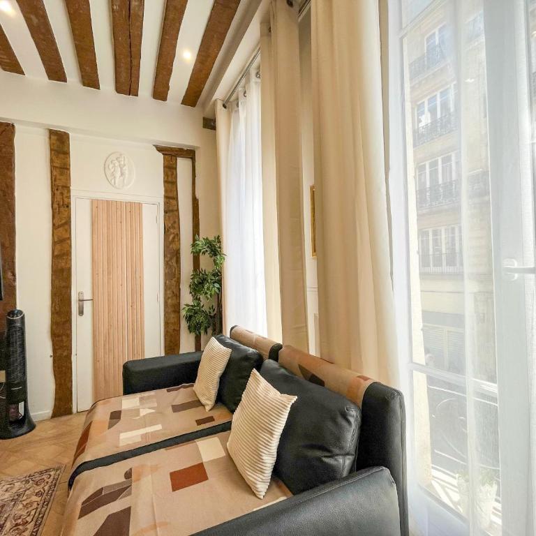 UrbanFlat 68 - Paris Center Rolling Stones Apartment - Apartment - 22