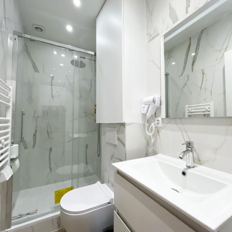 UrbanFlat 68 - Paris Center Rolling Stones Apartment - Apartment - 24