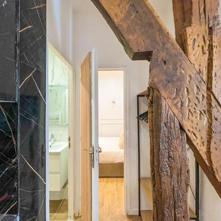 UrbanFlat 68 - Paris Center Rolling Stones Apartment - Apartment - 25