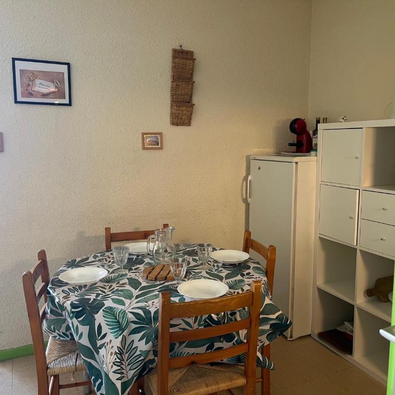 Gruissan - T2 Alcove 4/5 pers, Piscine, Parking, Proche plage - FR-1-796-61 - Apartment - 13