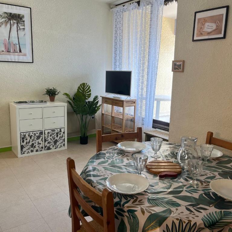 Gruissan - T2 Alcove 4/5 pers, Piscine, Parking, Proche plage - FR-1-796-61 - Apartment - 14