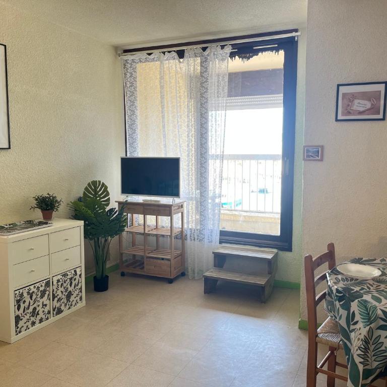 Gruissan - T2 Alcove 4/5 pers, Piscine, Parking, Proche plage - FR-1-796-61 - Apartment - 15