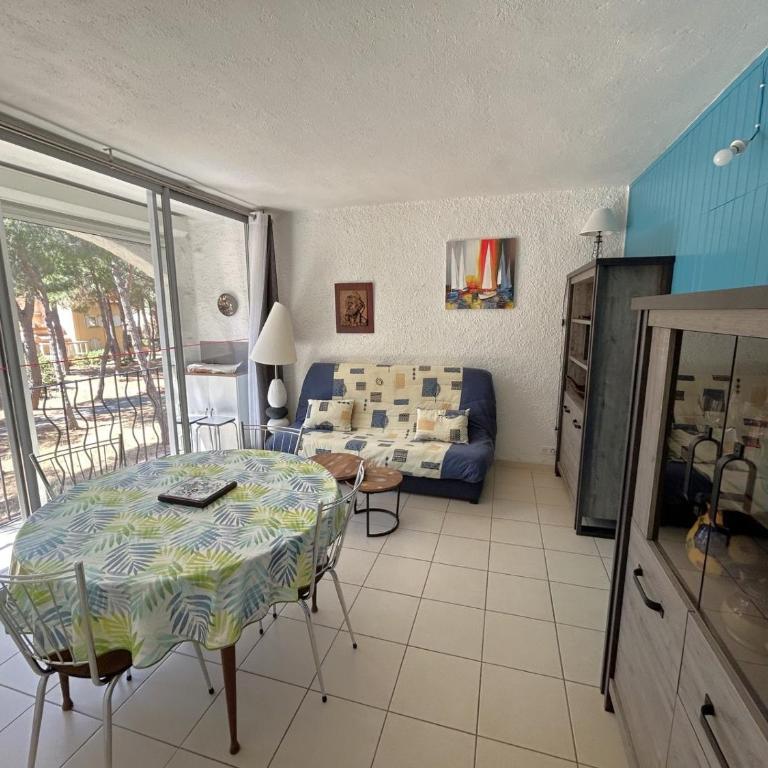 Appartement à 200m de la mer avec loggia - FR-1-837-42 - Appartement - 12
