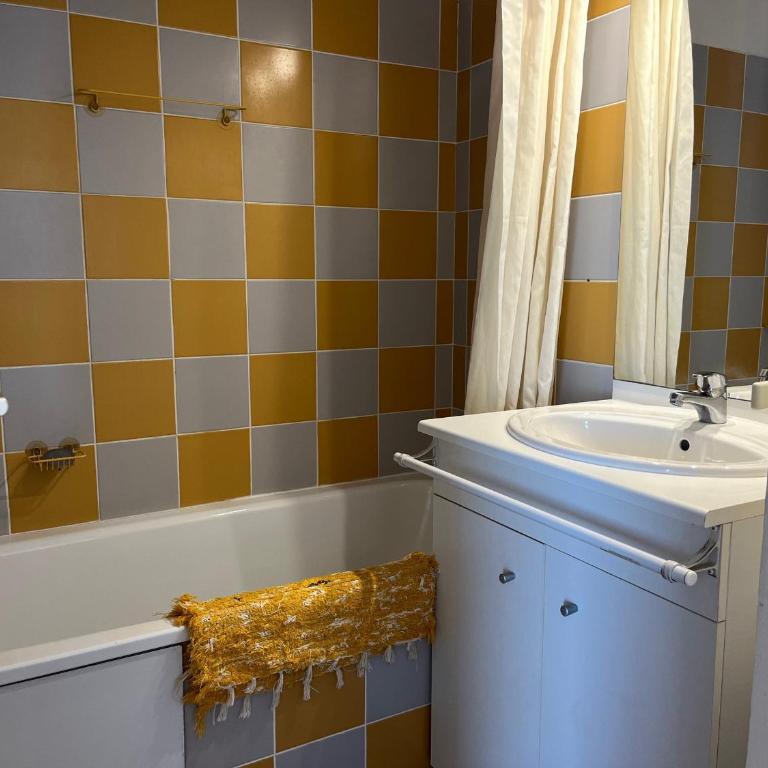 T2 Alcove à Gruissan, Plage, Piscine & Parking - FR-1-796-41 - Apartment - 17
