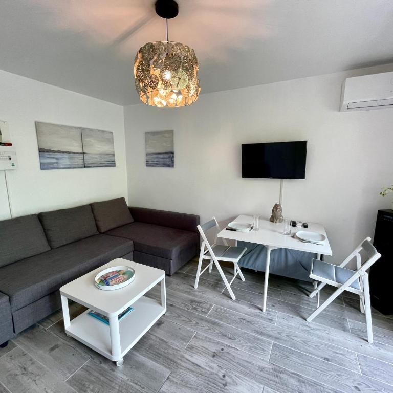 Gruissan - Studio rénové climatisé 2/3 pers, parking sécurisé, à 50m de la plage du Grazel - FR-1-796-16 - Appartamento - 1