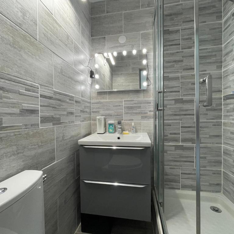 Gruissan - Studio rénové climatisé 2/3 pers, parking sécurisé, à 50m de la plage du Grazel - FR-1-796-16 - Appartamento - 23