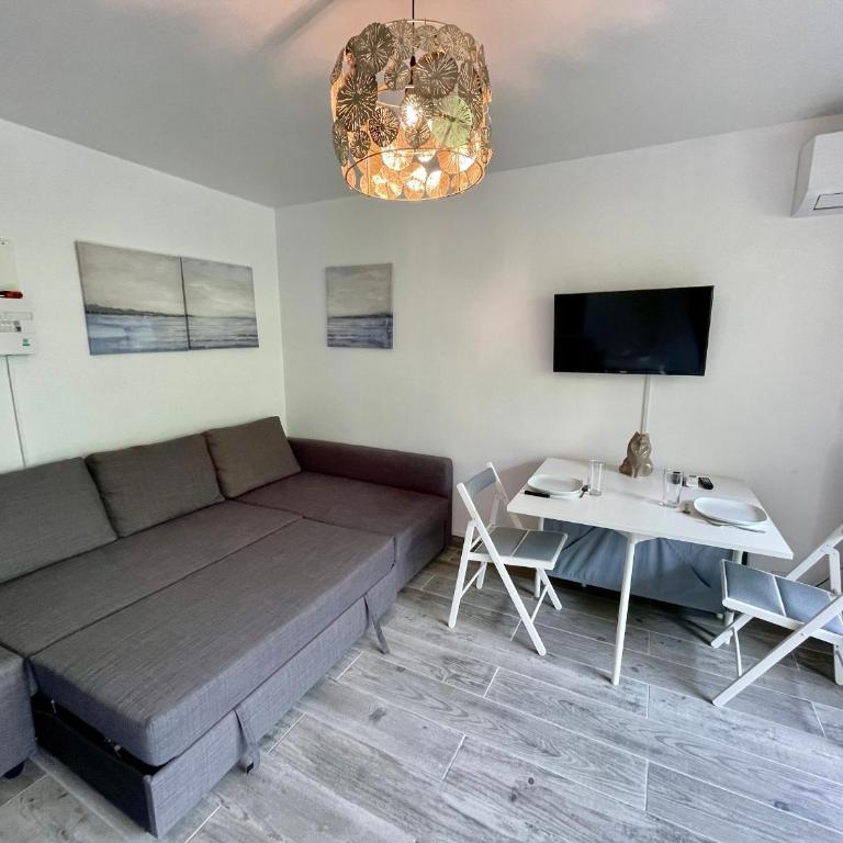 Gruissan - Studio rénové climatisé 2/3 pers, parking sécurisé, à 50m de la plage du Grazel - FR-1-796-16 - Appartamento - 24