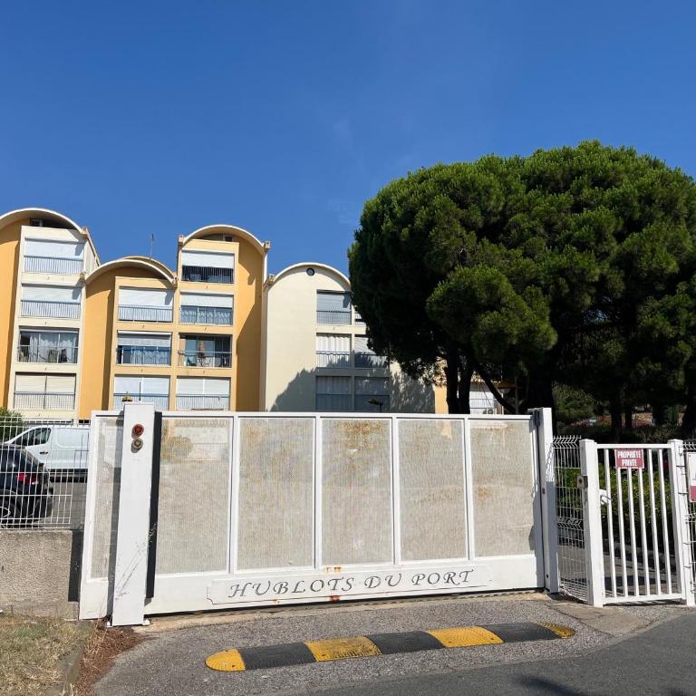Spacieux T1 Alcove, 4/6 pers - Centre Gruissan, 400m Plage, Ascenseur, Parking Proche - FR-1-796-57 - Apartment - 12