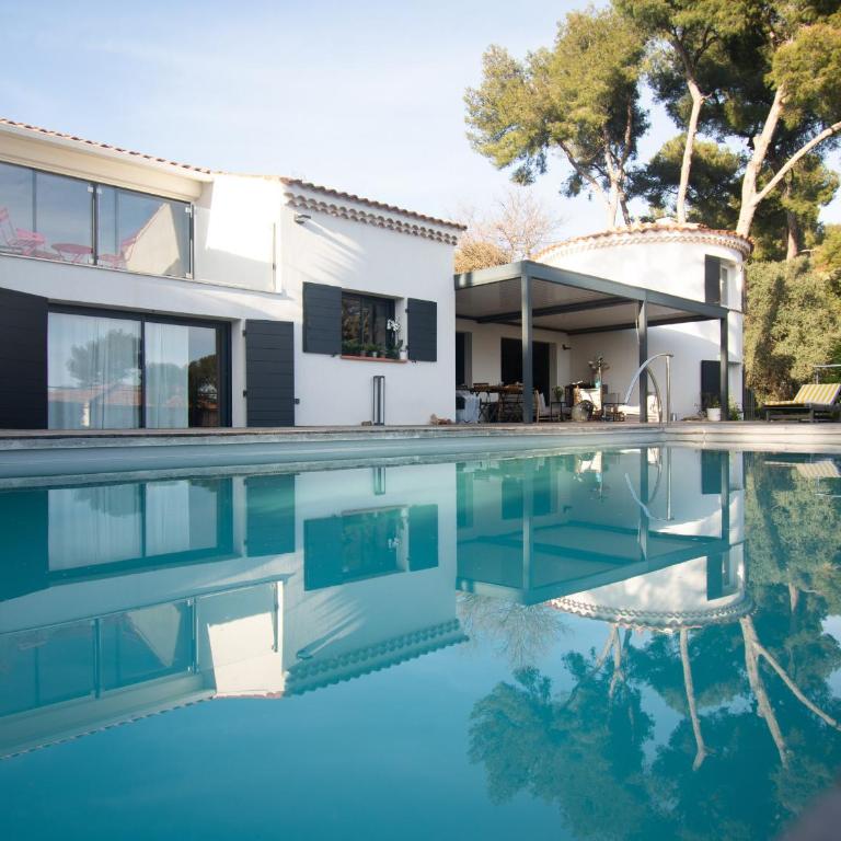 Carqueiranne: Villa de Charme avec Piscine, Vue Mer, pour 8 Personnes - Maison 4 Chambres - 1