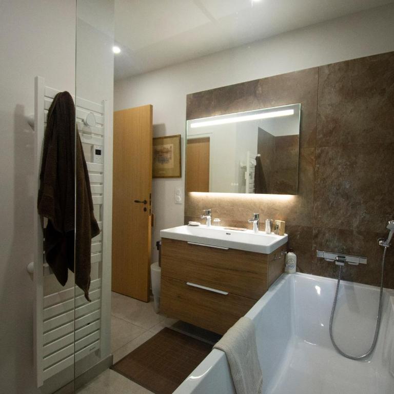 Carqueiranne: Villa de Charme avec Piscine, Vue Mer, pour 8 Personnes - Maison 4 Chambres - 21