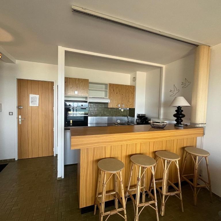 Appartement T2 RDC avec Jardinet et Accès Direct Plage, Parking Sécurisé, Proche Commerces - FR-1-374-2 - Apartment (4 Adults) - 4