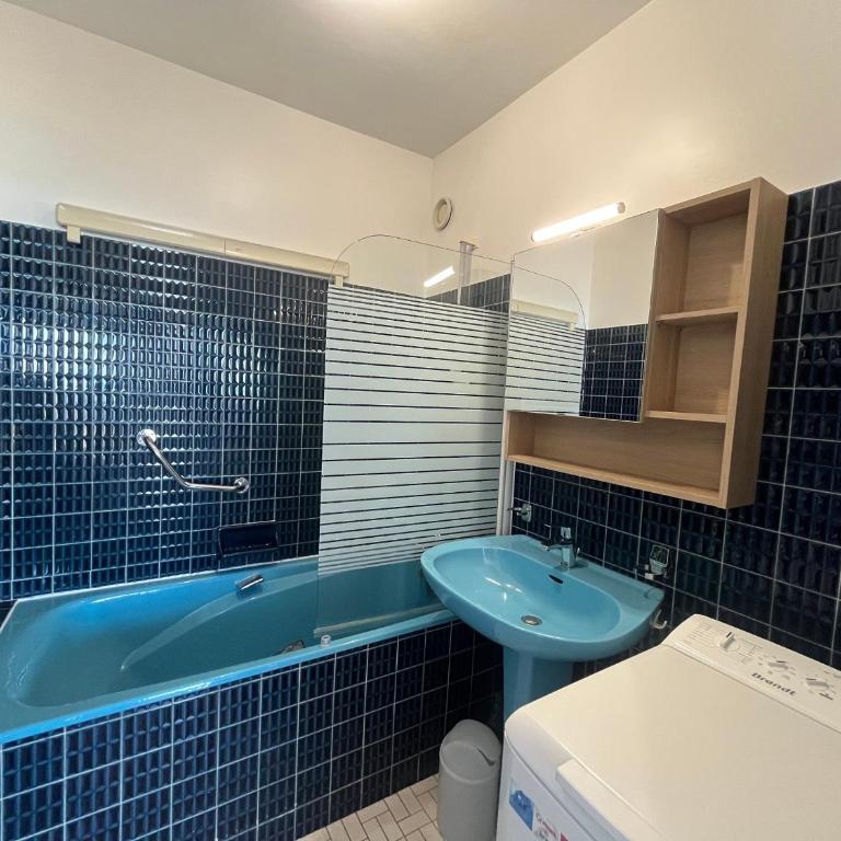 Appartement T2 RDC avec Jardinet et Accès Direct Plage, Parking Sécurisé, Proche Commerces - FR-1-374-2 - Apartment (4 Adults) - 7