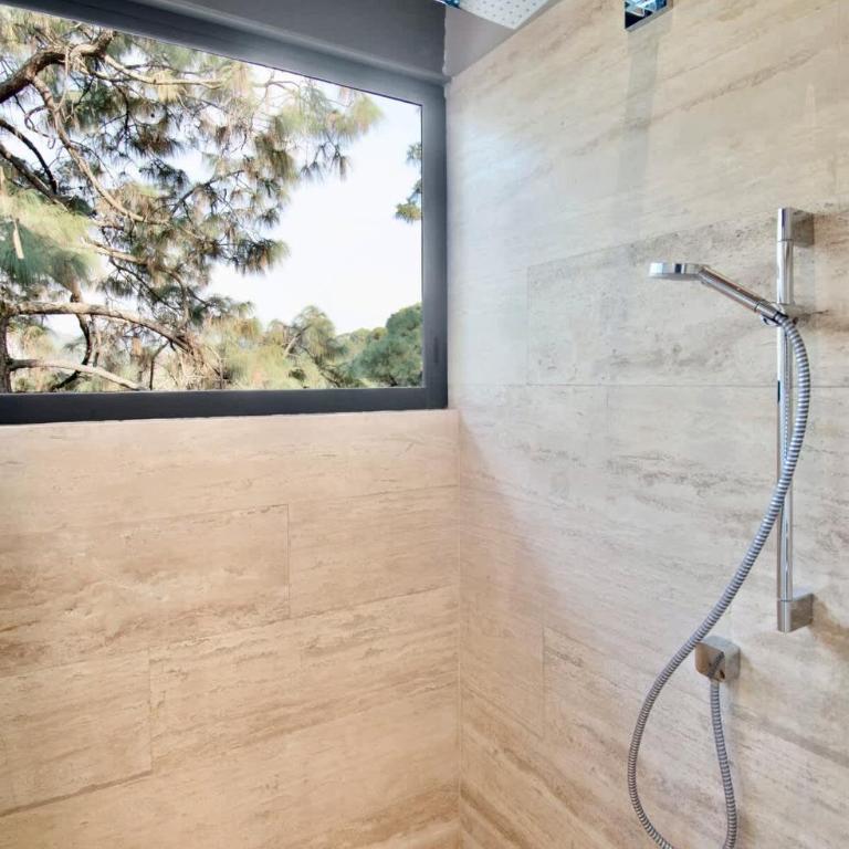 Architectural glass masterpiece villa in Avandaro Forest - Villa - 22