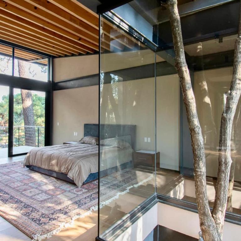 Architectural glass masterpiece villa in Avandaro Forest - Villa - 26