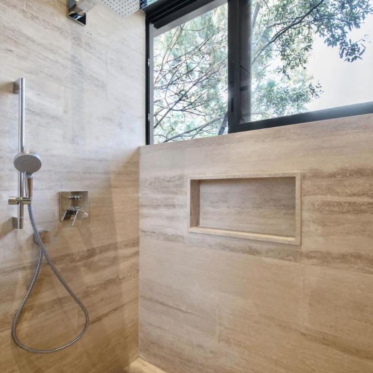 Architectural glass masterpiece villa in Avandaro Forest - Villa - 38