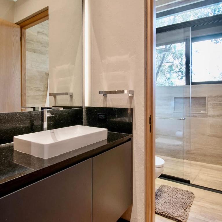 Architectural glass masterpiece villa in Avandaro Forest - Villa - 40