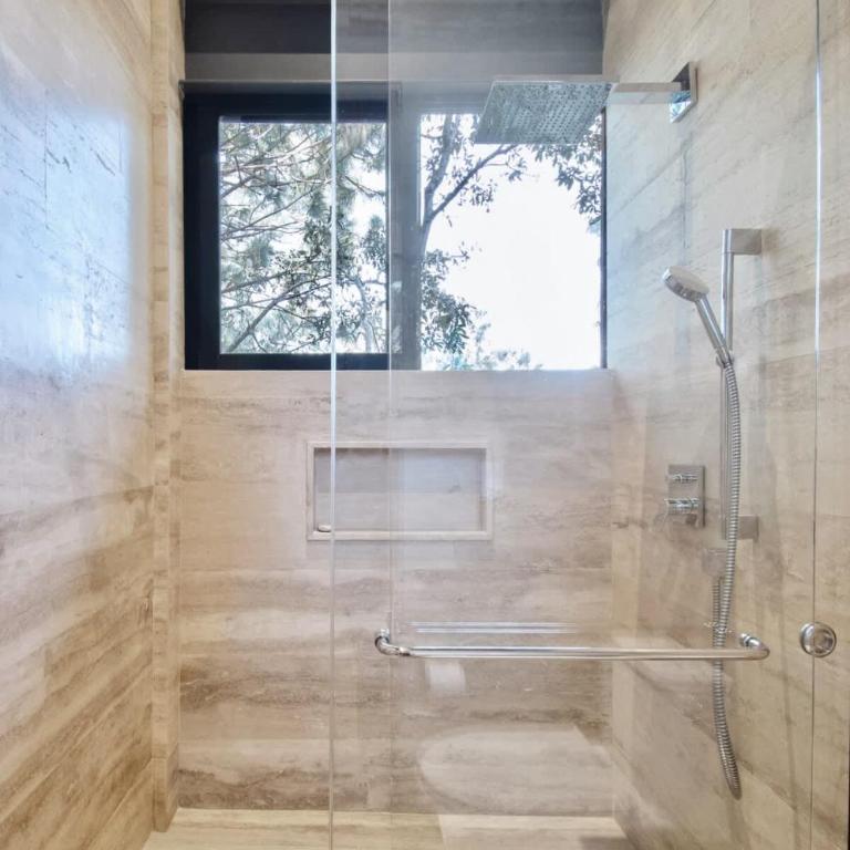 Architectural glass masterpiece villa in Avandaro Forest - Villa - 49