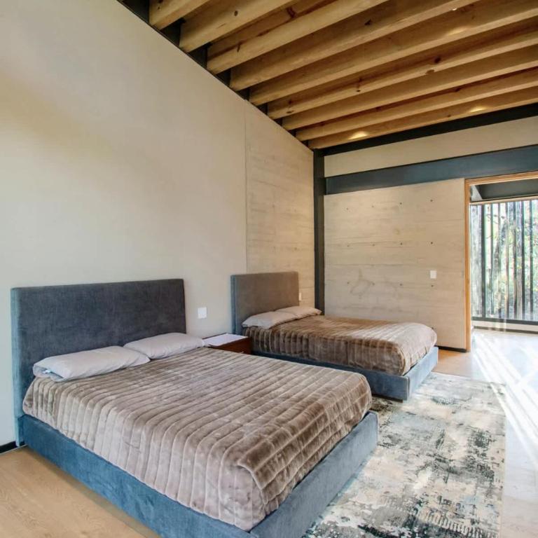 Architectural glass masterpiece villa in Avandaro Forest - Villa - 54