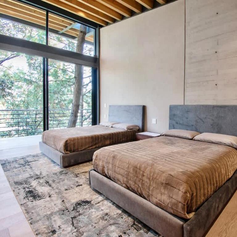Architectural glass masterpiece villa in Avandaro Forest - Villa - 61