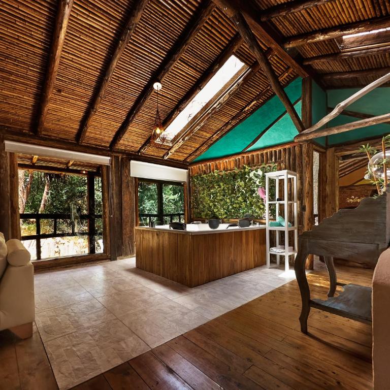 Cabañas Campestres Yugos - Habitación con cama grande y bañera de hidromasaje - 10