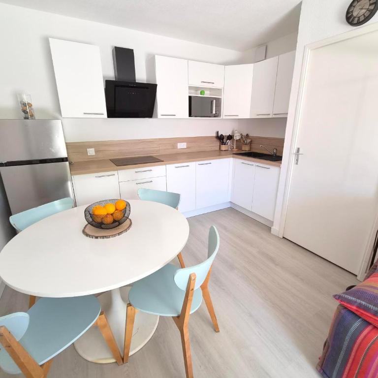 AGREABLE APPARTEMENT REFAIT A NEUF DANS UNE RESIDENCE DE VACANCES - FR-1-92-946 - Appartement - 4