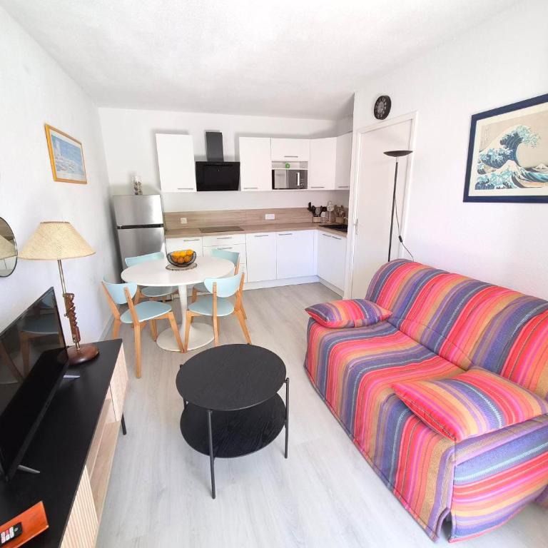 AGREABLE APPARTEMENT REFAIT A NEUF DANS UNE RESIDENCE DE VACANCES - FR-1-92-946 - Appartement - 5