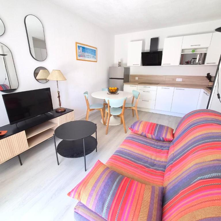 AGREABLE APPARTEMENT REFAIT A NEUF DANS UNE RESIDENCE DE VACANCES - FR-1-92-946 - Appartement - 6