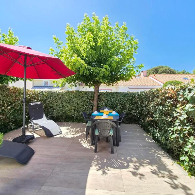 AGREABLE APPARTEMENT REFAIT A NEUF DANS UNE RESIDENCE DE VACANCES - FR-1-92-946 - Appartement - 1