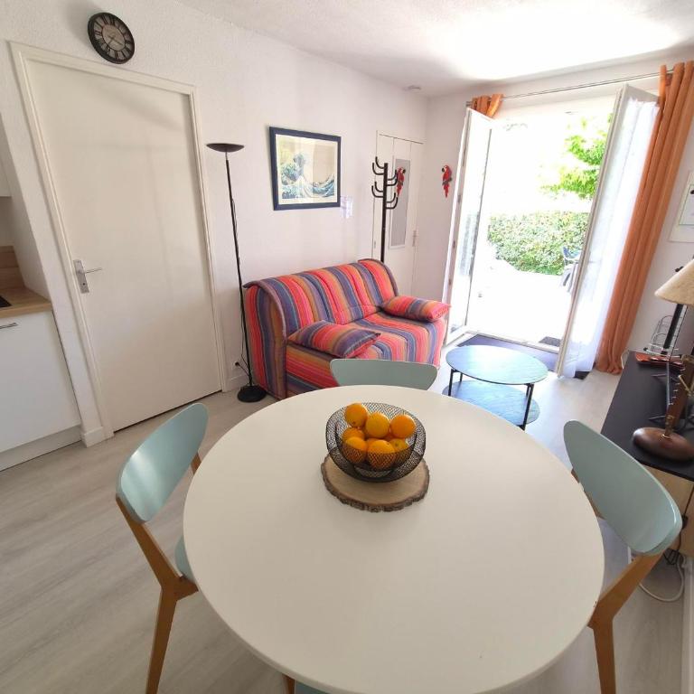 AGREABLE APPARTEMENT REFAIT A NEUF DANS UNE RESIDENCE DE VACANCES - FR-1-92-946 - Appartement - 7