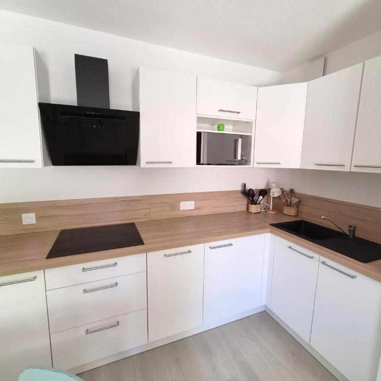 AGREABLE APPARTEMENT REFAIT A NEUF DANS UNE RESIDENCE DE VACANCES - FR-1-92-946 - Appartement - 8