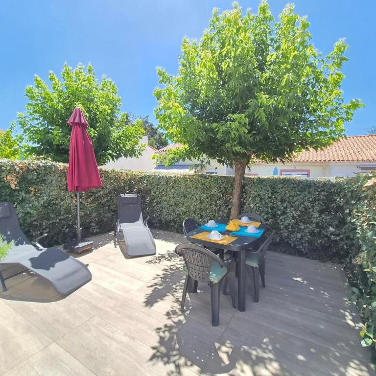 AGREABLE APPARTEMENT REFAIT A NEUF DANS UNE RESIDENCE DE VACANCES - FR-1-92-946 - Appartement - 10