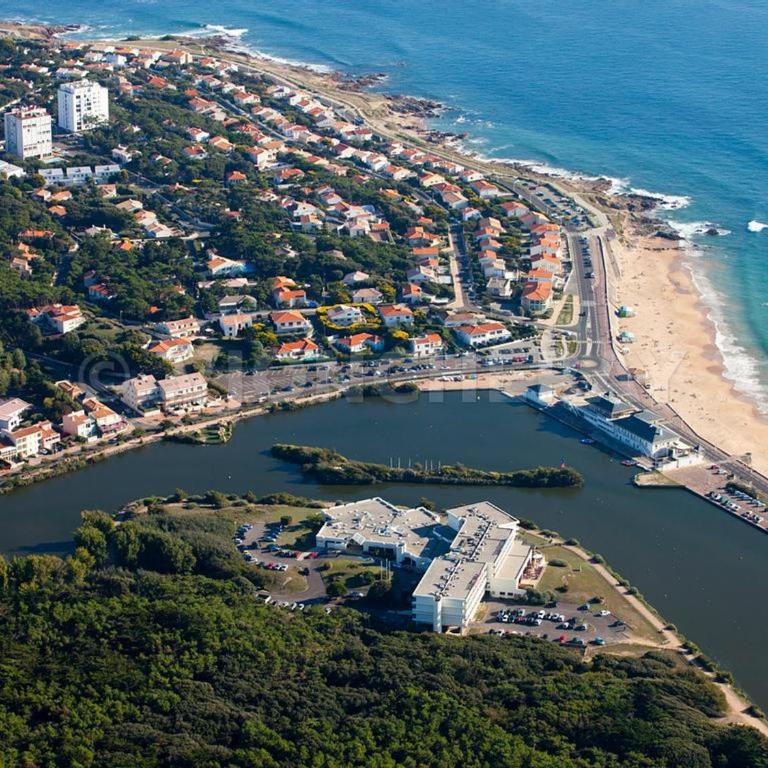 AGREABLE APPARTEMENT REFAIT A NEUF DANS UNE RESIDENCE DE VACANCES - FR-1-92-946 - Appartement - 12