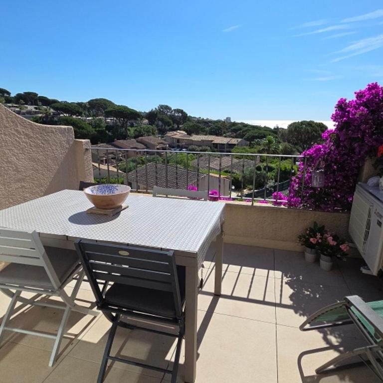 Appartement 3 pièces avec vue mer dans résidence avec piscine proche plage Sainte-Maxime - FR-1-780-55 - Apartment - 1