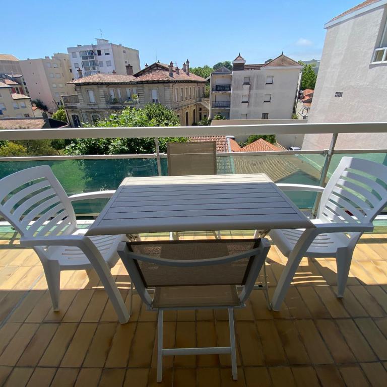 Studio en Centre-Ville d'Arcachon avec Balcon, Parking Privé et Wi-Fi, à 300m de la Plage - FR-1-374-28 - Studio - 1