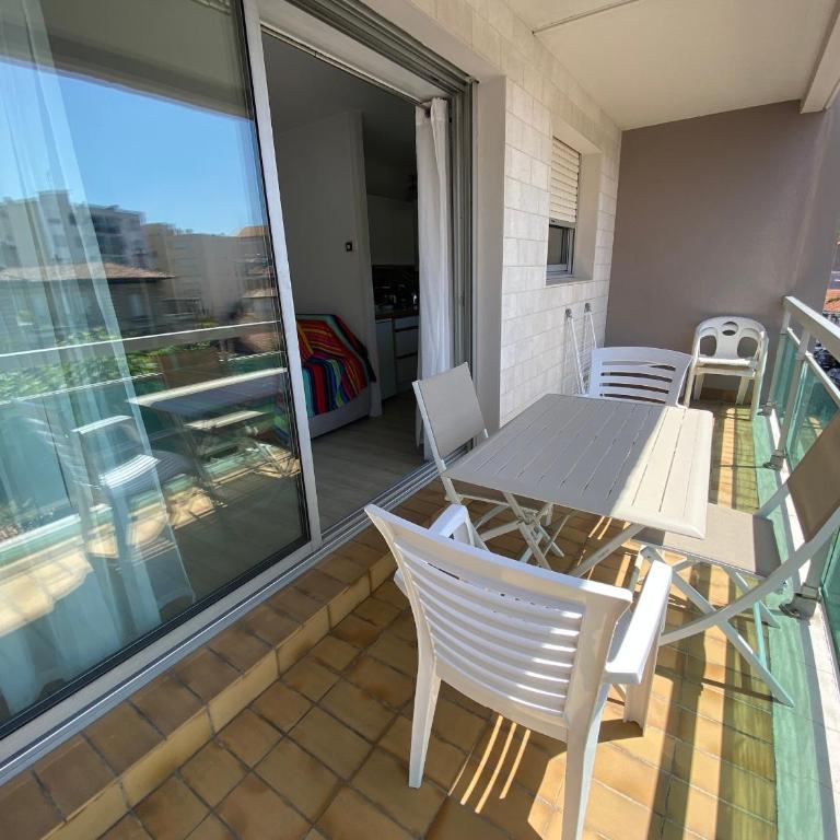Studio en Centre-Ville d'Arcachon avec Balcon, Parking Privé et Wi-Fi, à 300m de la Plage - FR-1-374-28 - Studio - 10