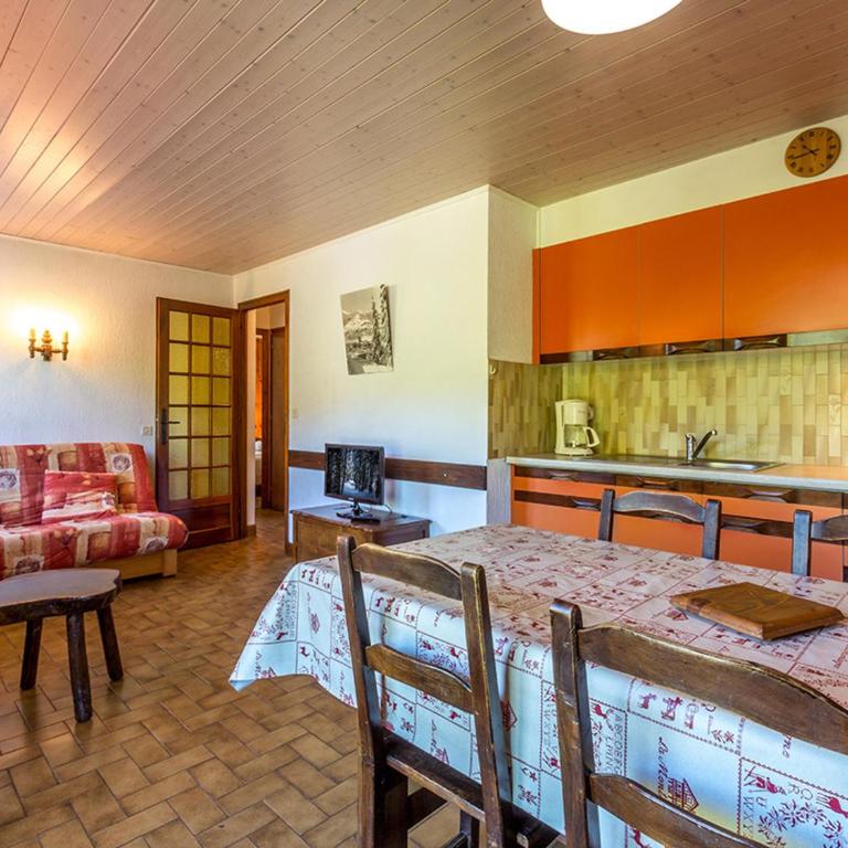 Rez de chalet calme avec terrasse - 2 chambres, proche pistes à La Clusaz - FR-1-437-10 - Appartement (6 Adultes) - 1
