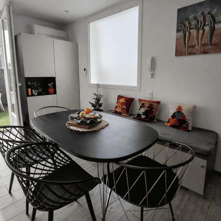 Apartment with Jacuzzi and Courtyard in Andernos - Vacation Home - 6