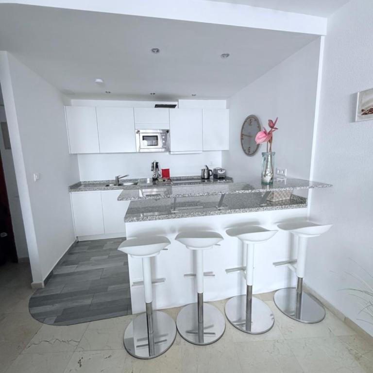 Estepona Port Apartment - Sea Views, Sleeps 6 - Apartamento de 2 dormitorios - 5