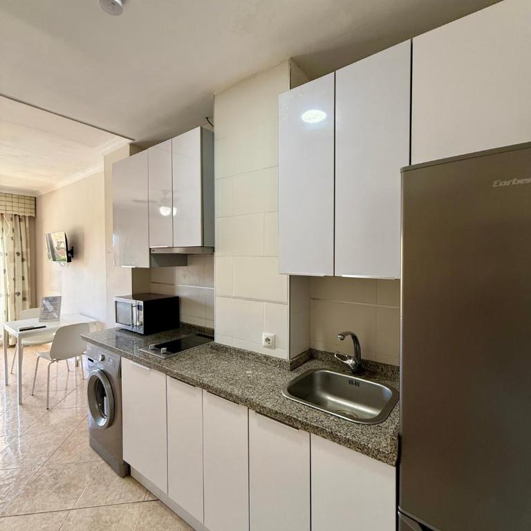 Sunny holidays Benalbeach 2 - One-Bedroom Apartment - 12