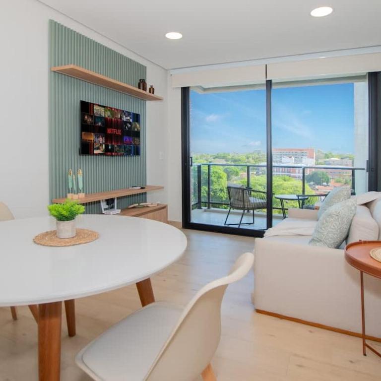 Chic & Modern 1BR Near Top Malls Pool & Gym - Apartment - 1