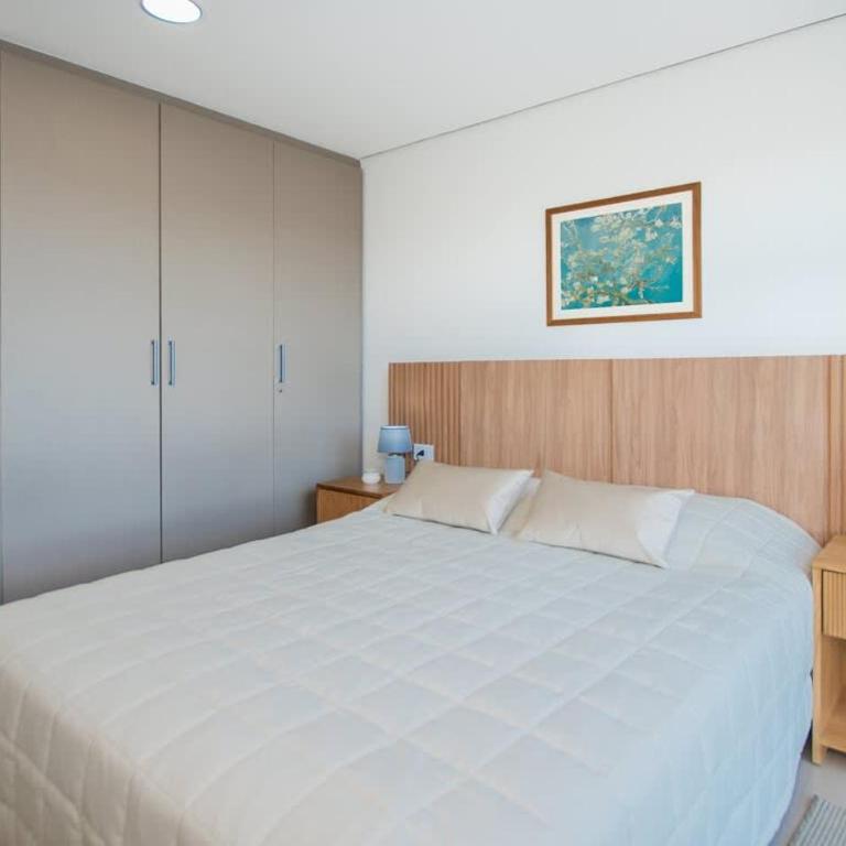 Chic & Modern 1BR Near Top Malls Pool & Gym - Apartment - 19
