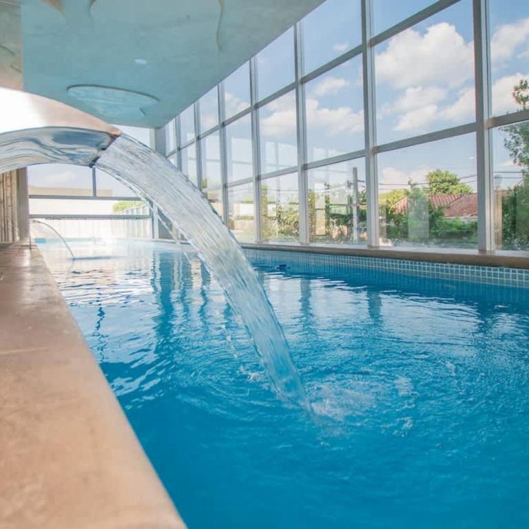 Bright 3BR Escape City Views Pool & Gym - Apartamento - 52