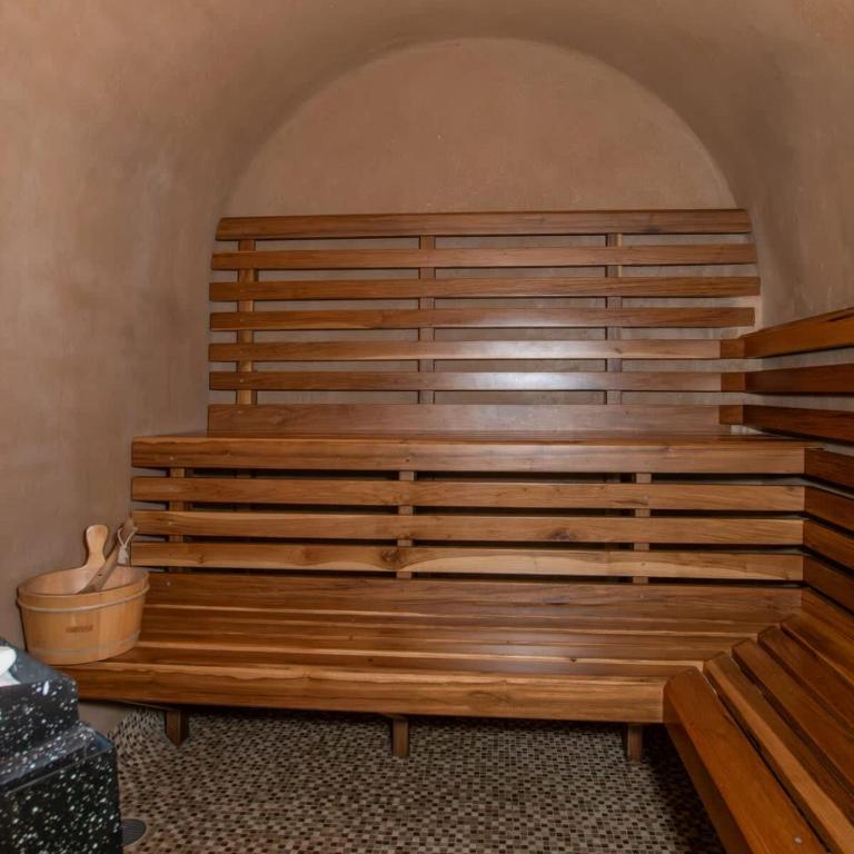 Bright 3BR Escape City Views Pool & Gym - Apartamento - 67