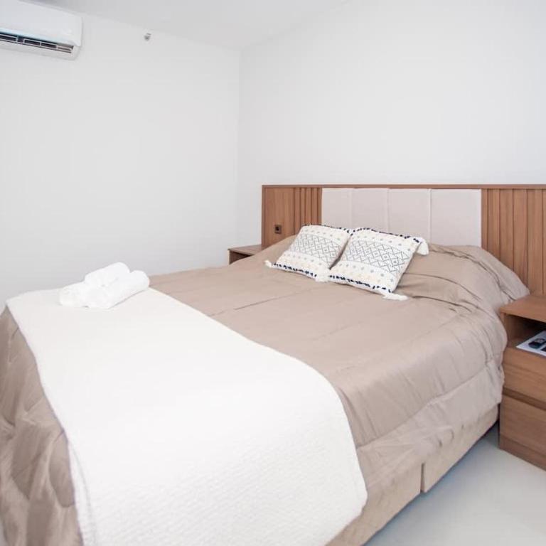 2BR City Views Pool Gym & BBQ 200Mbps - Apartment - 18