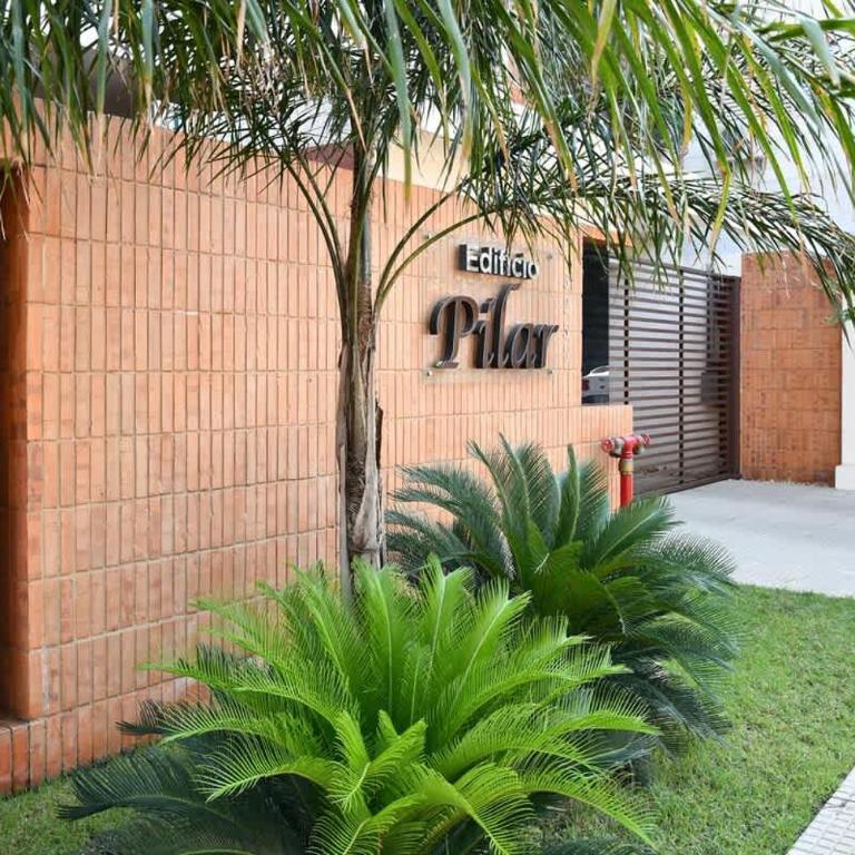Urban 1BR Outdoor Pool Desk BBQ Shops Nearby - Apartment - 3