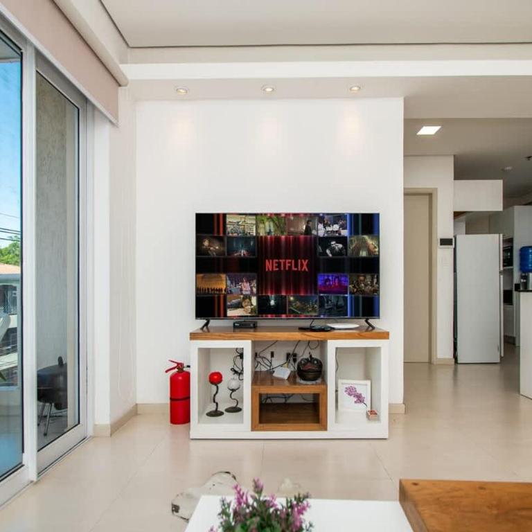 Urban 1BR Outdoor Pool Desk BBQ Shops Nearby - Apartment - 8